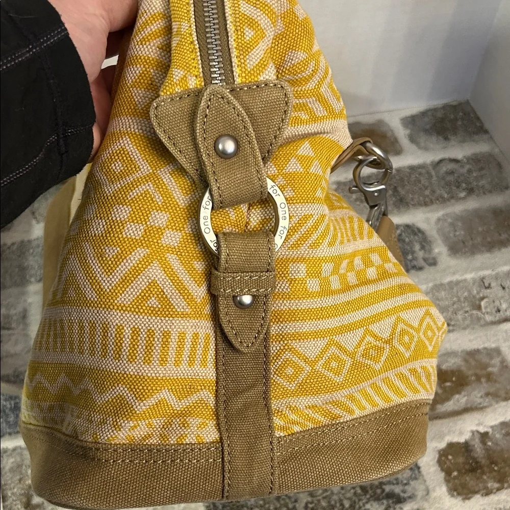 TOMS Weekender Medium Duffel Bag Gold Green Stripes Ikat Pattern Shoulder Strap - Picture 14 of 15